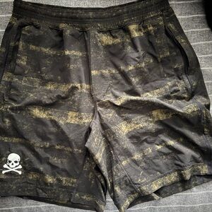 SoulCycle lululemon pace breaker Men's Black and green Shorts with skull motif